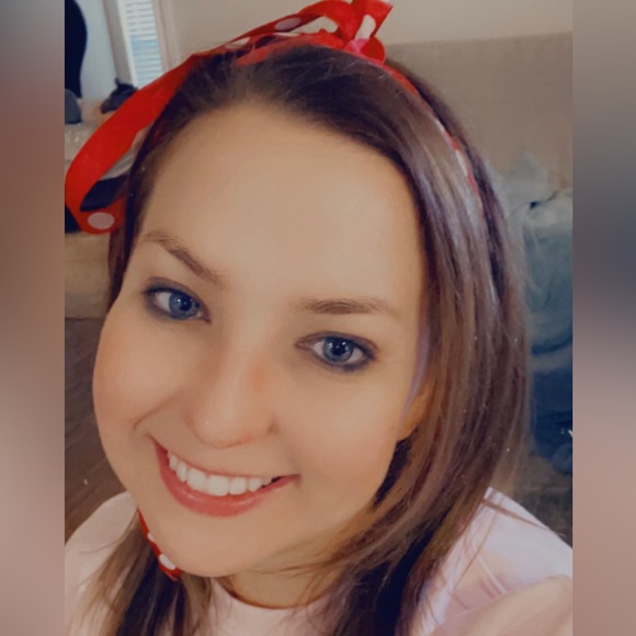 Meet your Posher, Laura - Picture 1 of 1